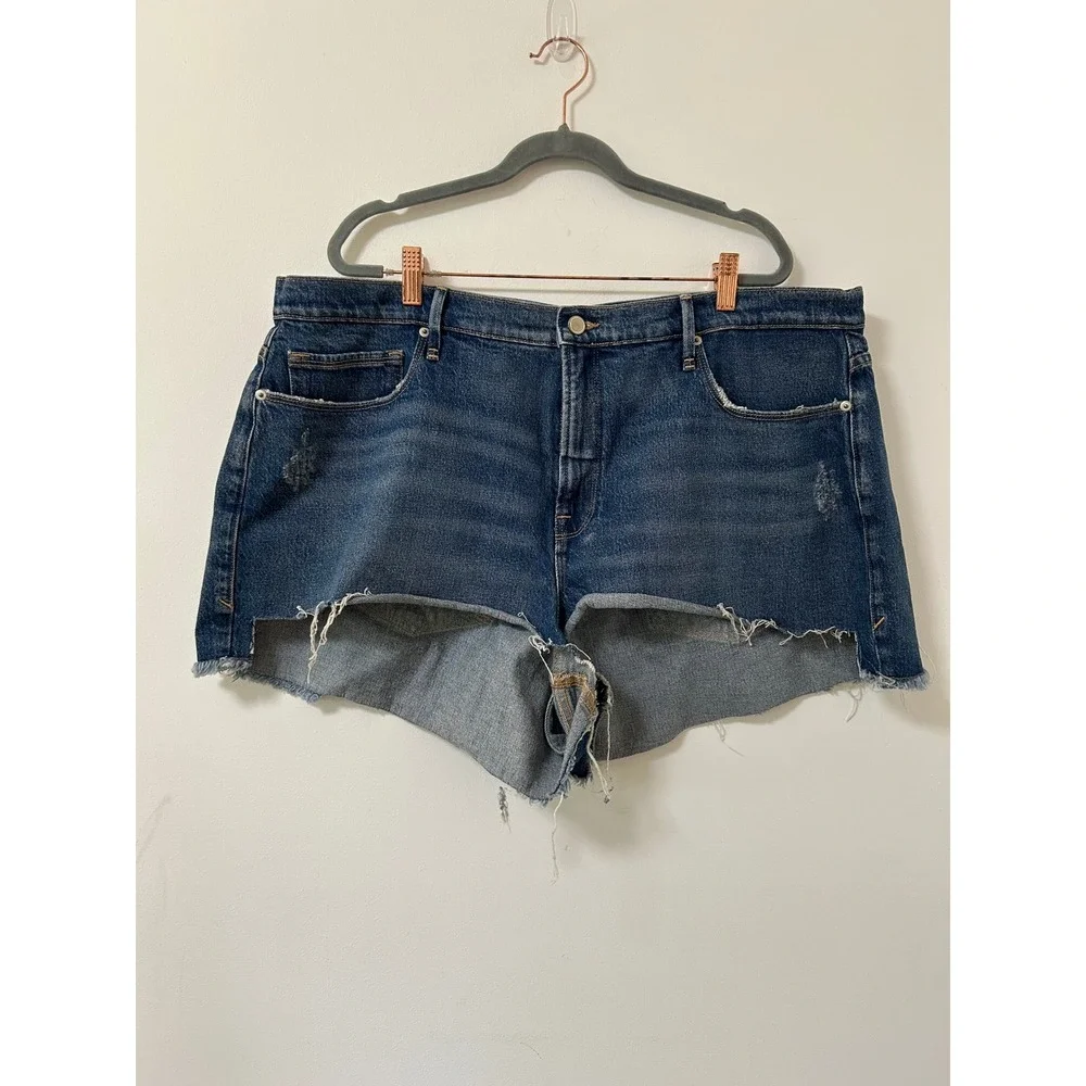 Good American High Waisted Distressed Denim Shorts Medium Wash Raw Hem Size 16